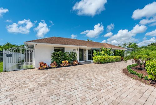 2330 Ne 195th St, Miami, FL, 33180-2130 | Card Image