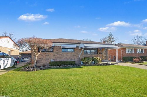 23321 Glenbrook St, Saint Clair Shores, MI, 48082-2197 | Card Image