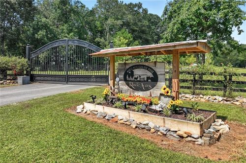 731 Borders Rd, Commerce, GA, 30530-6895 | Card Image