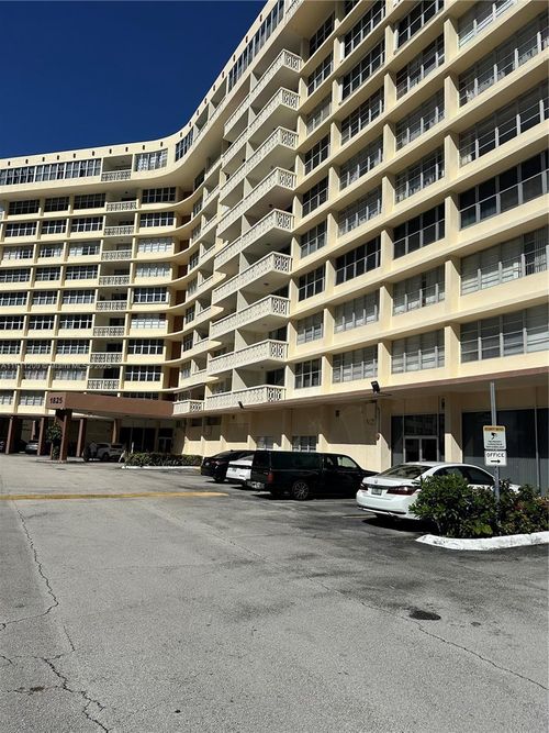 apt-214-1825 S Ocean Dr, Hallandale Beach, FL, 33009-4949 | Card Image