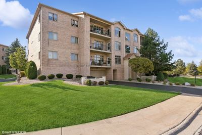 2D - 18350 Pine Ridge Drive, Condo with 2 bedrooms, 2 bathrooms and 1 parking in Tinley Park IL | Image 1