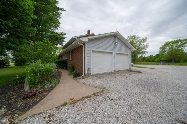 garage with gravel driveway | Image 4
