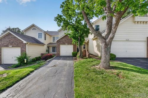 3120 Autumn Trace Dr, Maryland Heights, MO, 63043-4925 | Card Image