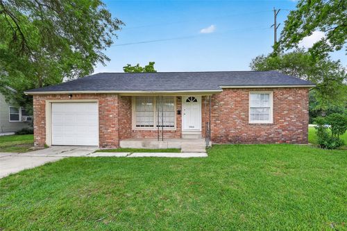 2904 Fannin St, La Marque, TX, 77568-4825 | Card Image