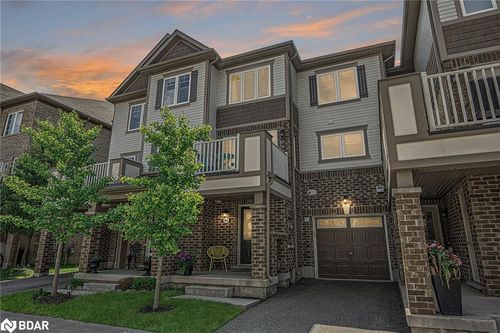 22 Spring Creek Dr, Hamilton, ON, L8B1V7 | Card Image