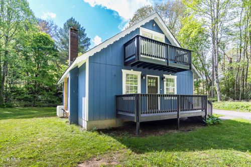 388 Crestwood Dr, Mountain City, TN, 37683-4124 | Card Image