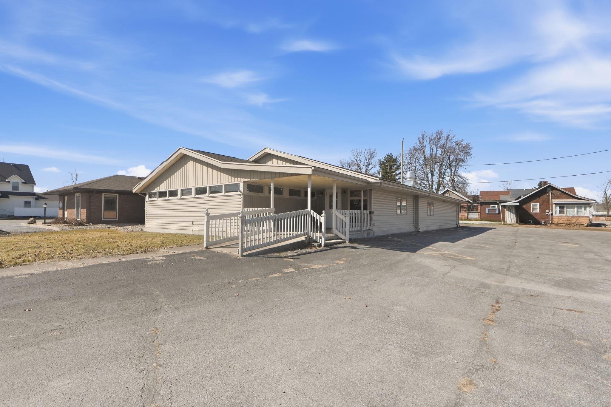 202 W Whitley St, Churubusco, IN 46723