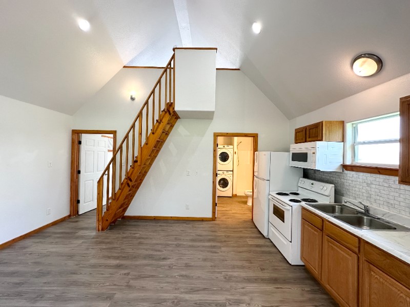 Residential Lease in Stockdale 4