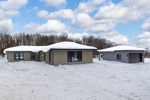 4401 Old State Rd, McKean, PA, 16426-2238 | Card Image