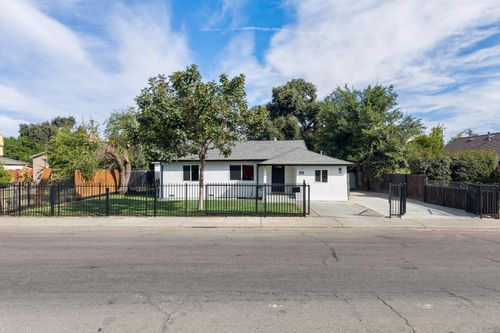 2215 E Flora St, Stockton, CA, 95205-4332 | Card Image