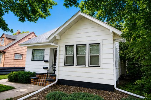 1309 S 2nd St, ABERDEEN, SD, 57401-7012 | Card Image