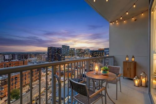 1615-900 20th Ave S, Nashville, TN, 37212-2250 | Card Image