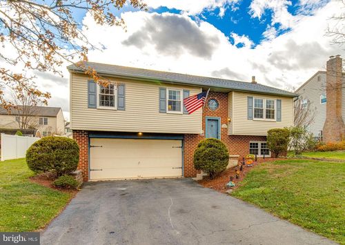 82 Scenic Dr, DENVER, PA, 17517-9343 | Card Image