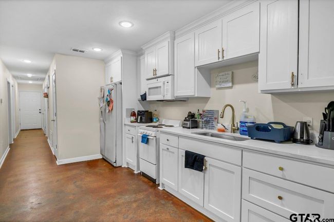 1131 E Commerce St, Home with 0 bedrooms, 0 bathrooms and null parking in Tyler TX | Image 5