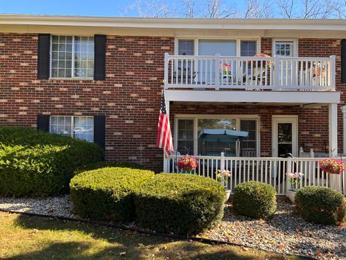 516 Laurel Lake Rd, Thiensville, WI, 53092-1224 | Card Image