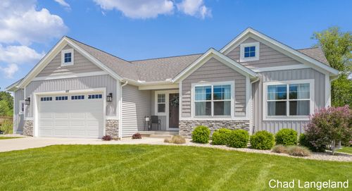 9272 Shoreway Dr, West Olive, MI, 49460-8866 | Card Image