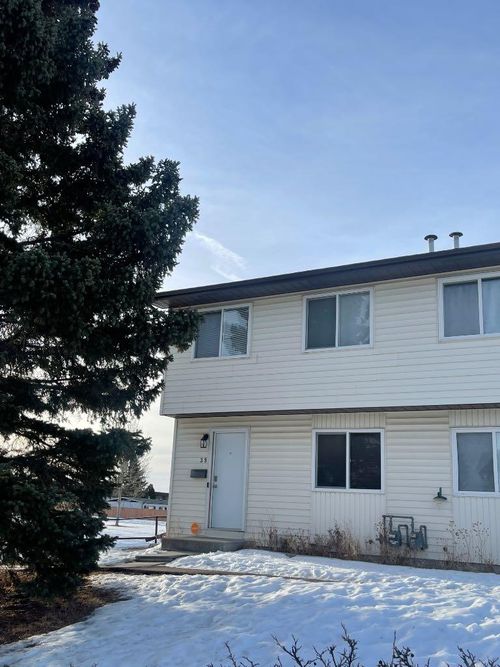 39 - 7124 Gray Drive, Home with 3 bedrooms, 2 bathrooms and 2 parking in Red Deer AB | Card Image