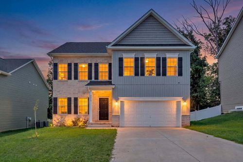 4966 Warrior Dr, Salem, VA, 24153-5814 | Card Image