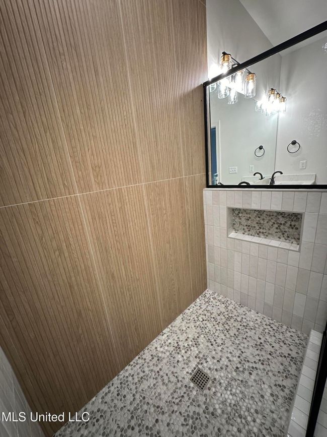 master shower tile | Image 14