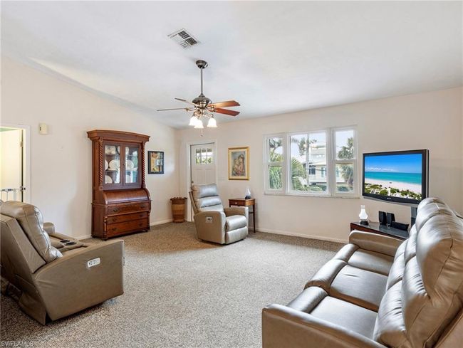 4724 Pembrooke Ln, House other with 3 bedrooms, 2 bathrooms and 2 parking in BONITA SPRINGS FL | Image 4