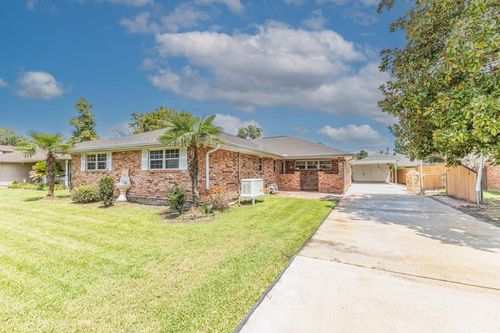 7 Greenwood Dr, Destrehan, LA, 70047-2129 | Card Image
