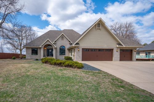 1650 Patriot Dr, Fairmont, MN, 56031-1738 | Card Image