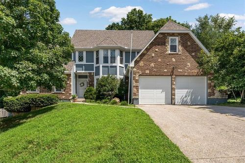 2925 Nw Westbrooke Cir, Blue Springs, MO, 64015-7226 | Card Image