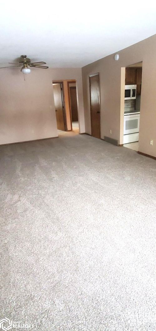 2307 Maple Blvd, Marshalltown, IA, 50158-5103 | Card Image