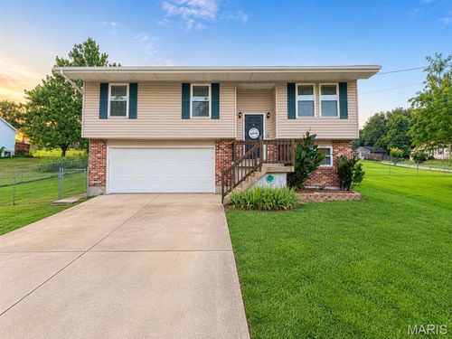 633 Woodridge Ct, Villa Ridge, MO, 63089-2149 | Card Image