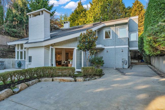 1355 Sinclair Street, House other with 4 bedrooms, 3 bathrooms and 4 parking in West Vancouver BC | Image 2