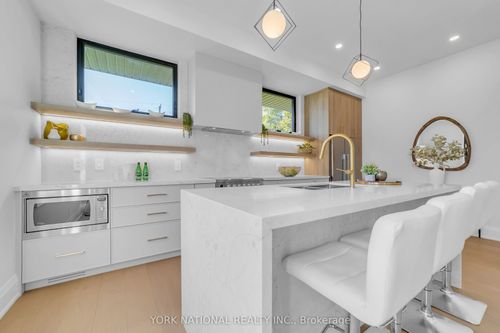1-59 Charles St, Newmarket, ON, L3Y3V7 | Card Image