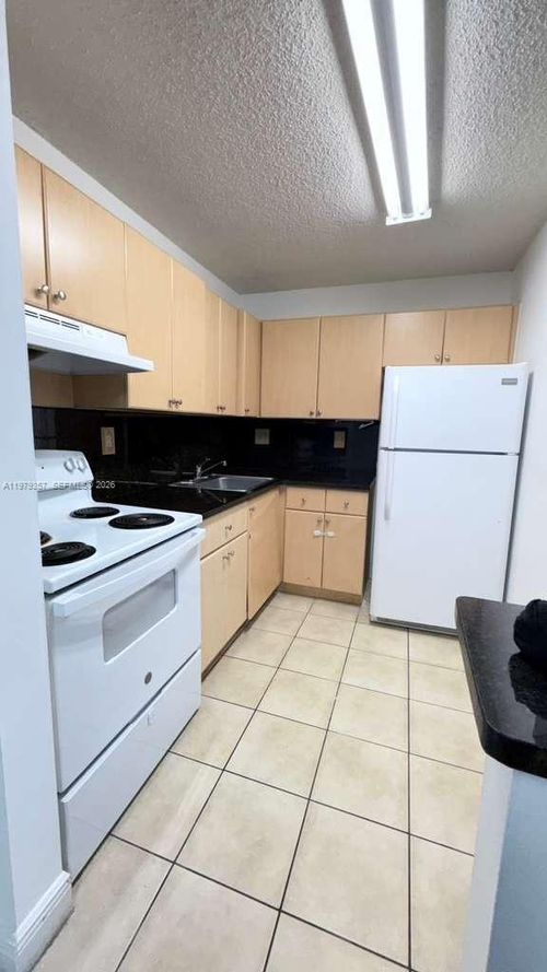 apt-205-7100 Nw 179th St, Hialeah, FL, 33015-5455 | Card Image