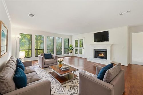 427 Warm Springs Cir, Roswell, GA, 30075-4958 | Card Image