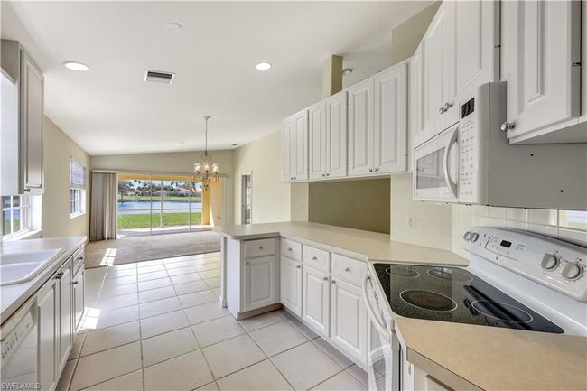 4255 Redonda Ln, Condo with 2 bedrooms, 2 bathrooms and 2 parking in NAPLES FL | Image 8