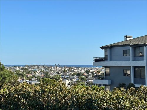 260 Cagney Ln, Newport Beach, CA, 92663-2671 | Card Image