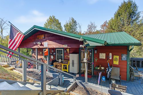 1725 Red Bone Way, Sevierville, TN, 37876-7271 | Card Image