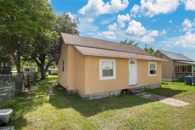 400 Sw 1 St Avenue, House other with 2 bedrooms, 1 bathrooms and null parking in Mulberry FL | Image 2