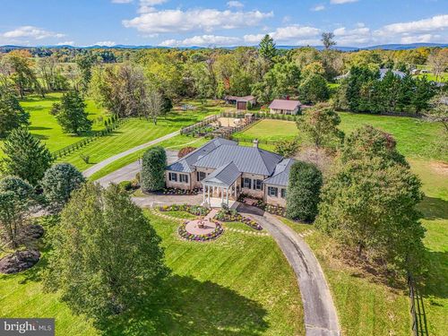 23333 Four Chimneys Ln, MIDDLEBURG, VA, 20117-2849 | Card Image