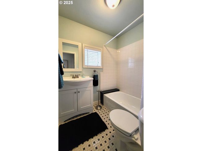 1400 W 40 Th Ave, House other with 3 bedrooms, 2 bathrooms and 1 parking in Eugene OR | Image 23