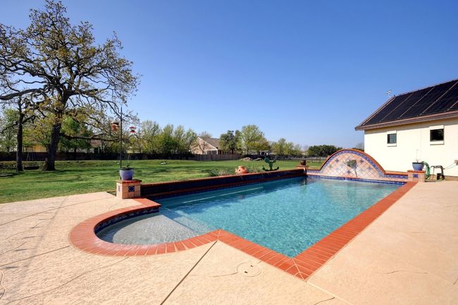 Detached Workshop and fabulous swimming pool with water fountain! | Image 34