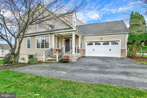 592 Lake Redman Ct, SEVEN VALLEYS, PA, 17360-9185 | Card Image