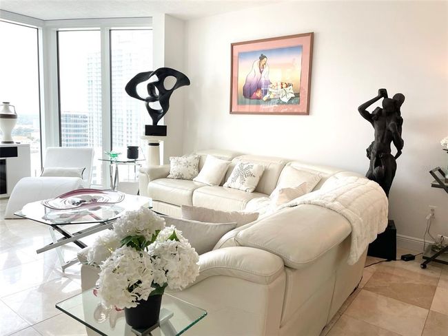 UNIT-2312 - 1 Beach Dr Se, Condo with 2 bedrooms, 2 bathrooms and null parking in ST PETERSBURG FL | Image 11
