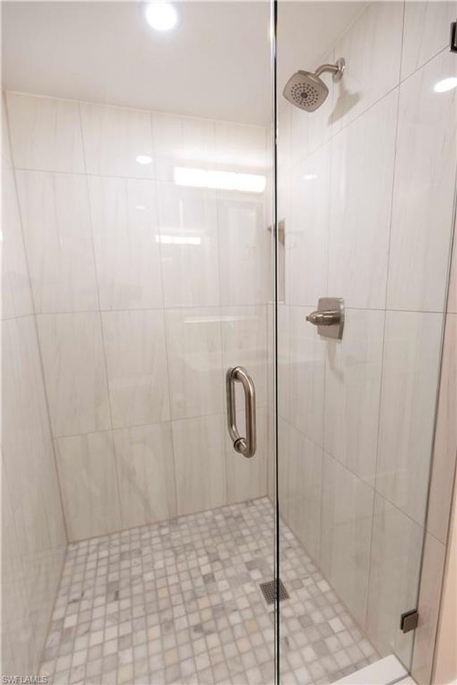 APT-104 - 57 High Point Cir W, Condo with 2 bedrooms, 2 bathrooms and 1 parking in NAPLES FL | Image 22