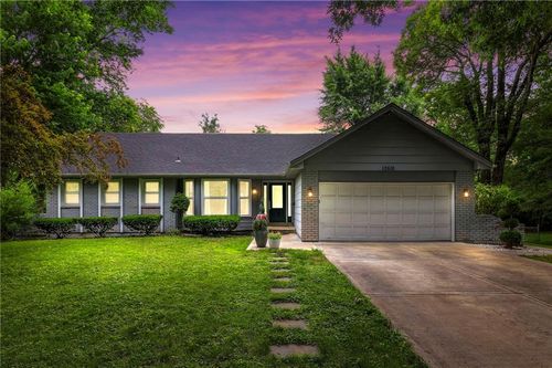10501 Sagamore Rd, Leawood, KS, 66206-2640 | Card Image