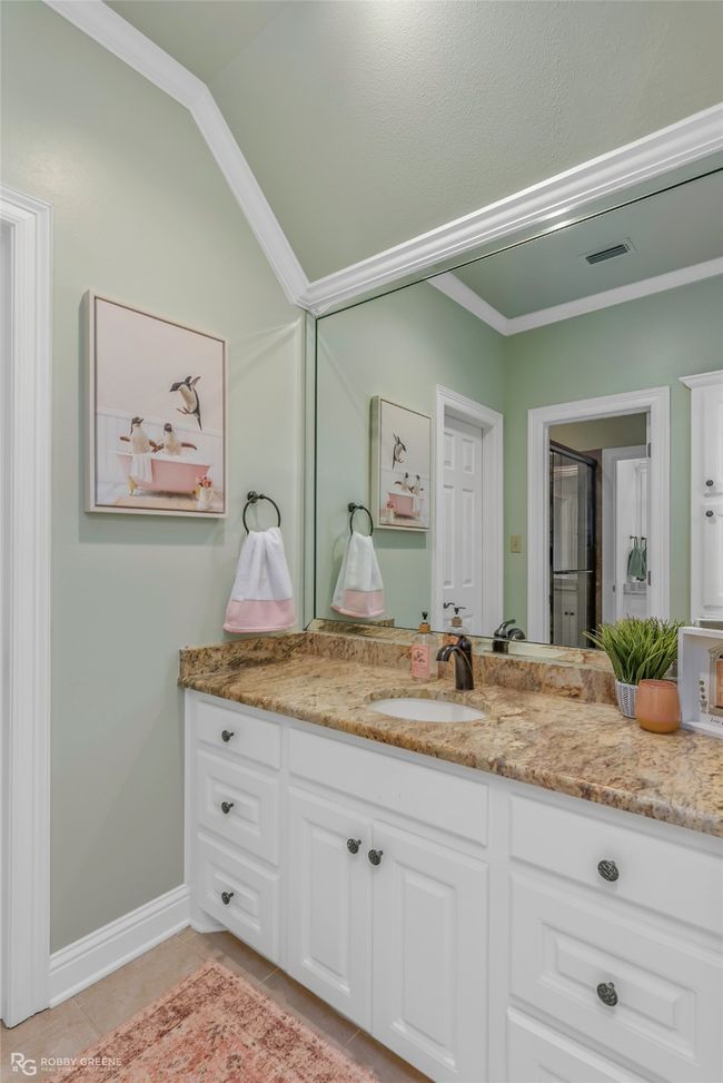 Jack and Jill bath right side. | Image 21