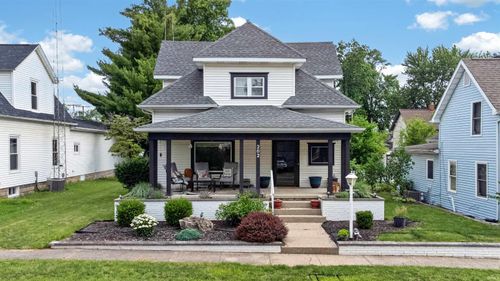 202 E Berry St, Middlebury, IN, 46540-2202 | Card Image