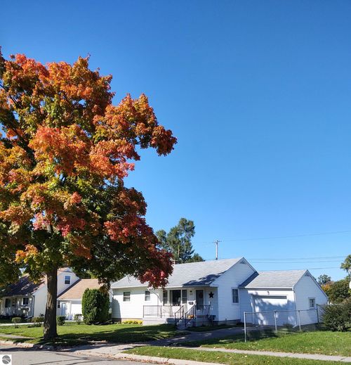 1618 Loraine Ave, Lansing, MI, 48910-2582 | Card Image