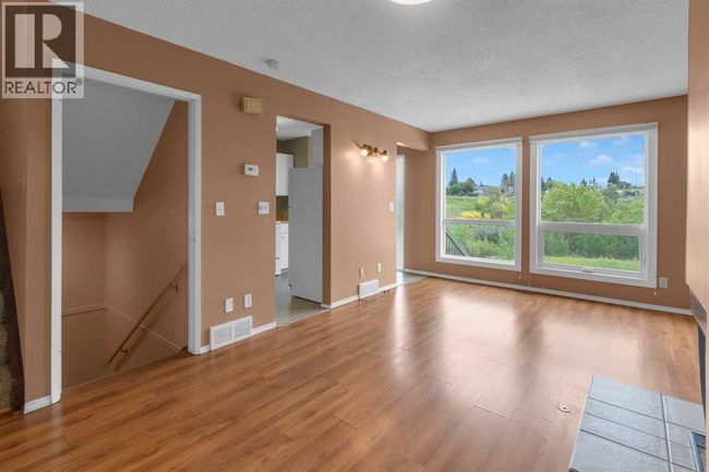 116 Silver Crest Dr Nw, Townhouse with 3 bedrooms, 2 bathrooms and 1 parking in Calgary AB | Image 12
