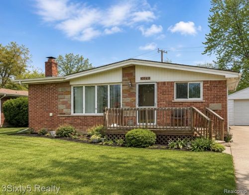 33251 Parkwood St, Westland, MI, 48186-4891 | Card Image