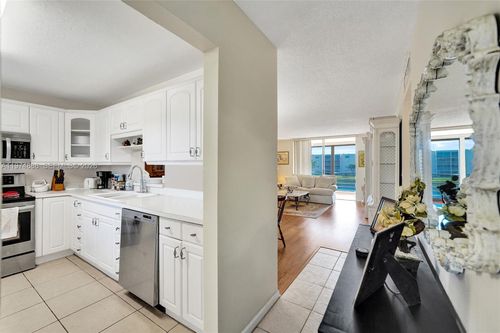 apt-208-324 Se 10th St, Dania Beach, FL, 33004-5226 | Card Image